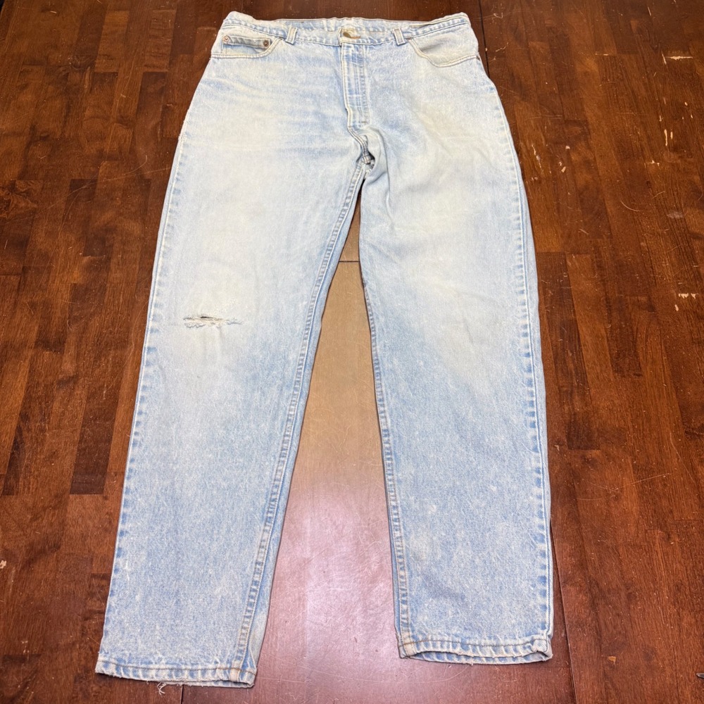 VTG Levi's 550 Relaxed Jeans Mens 38x32 Light Wash Distressed Made‎ in USA 90's